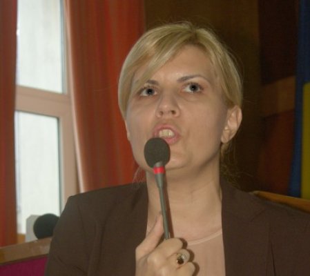 Elena Udrea: PMP este partidul în blugi